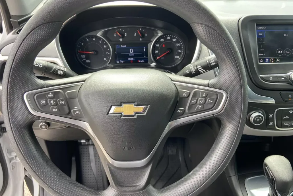 2023 Chevrolet Equinox LS photo 1