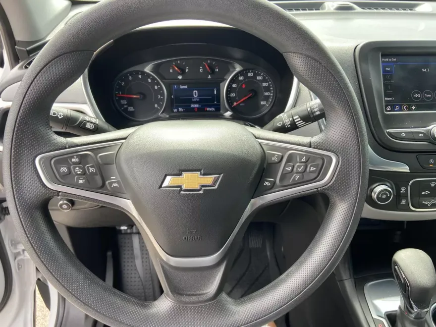 2023 Chevrolet Equinox LS photo 1