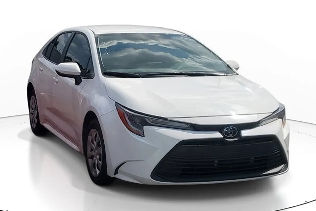 2024 Toyota Corolla LE photo 1