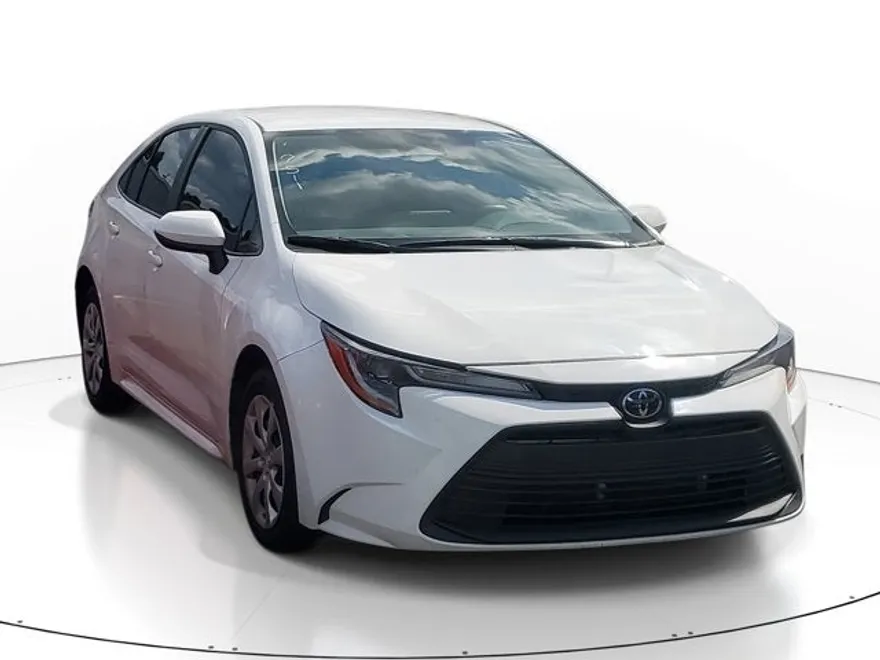 2024 Toyota Corolla LE photo 1