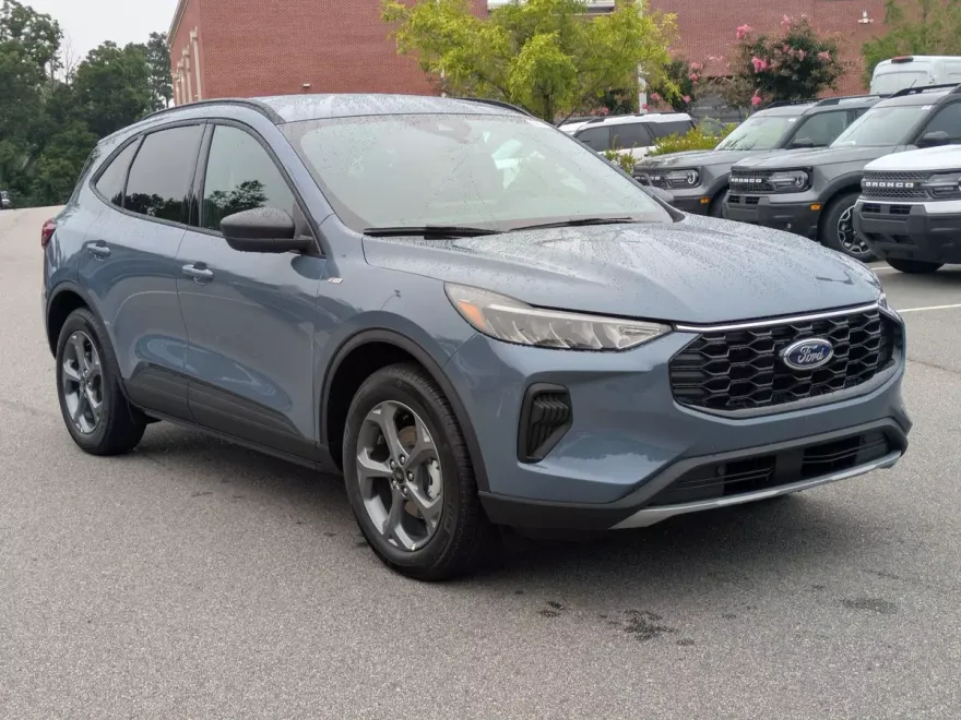 2025 Ford Escape ST-Line photo 1