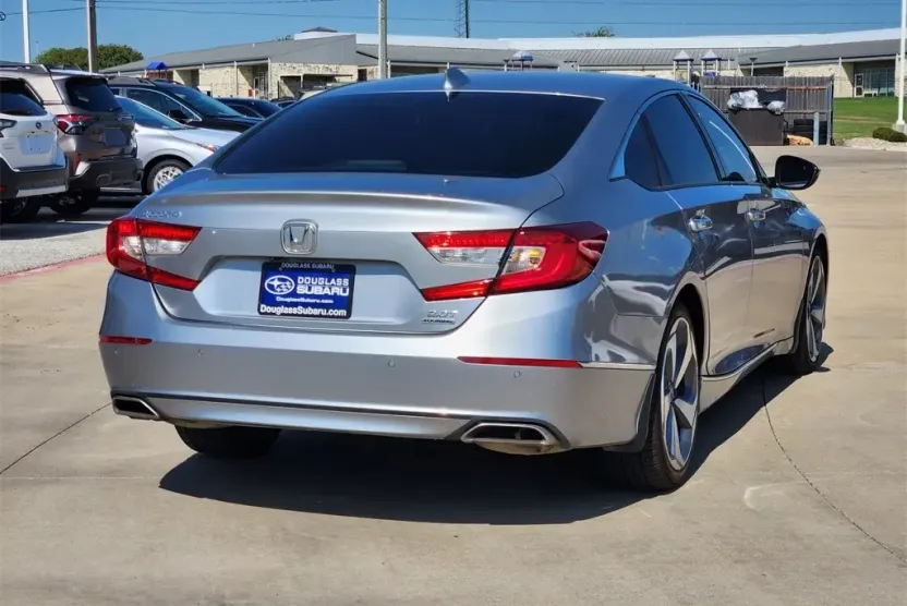 2019 Honda Accord Touring 2.0T photo 1