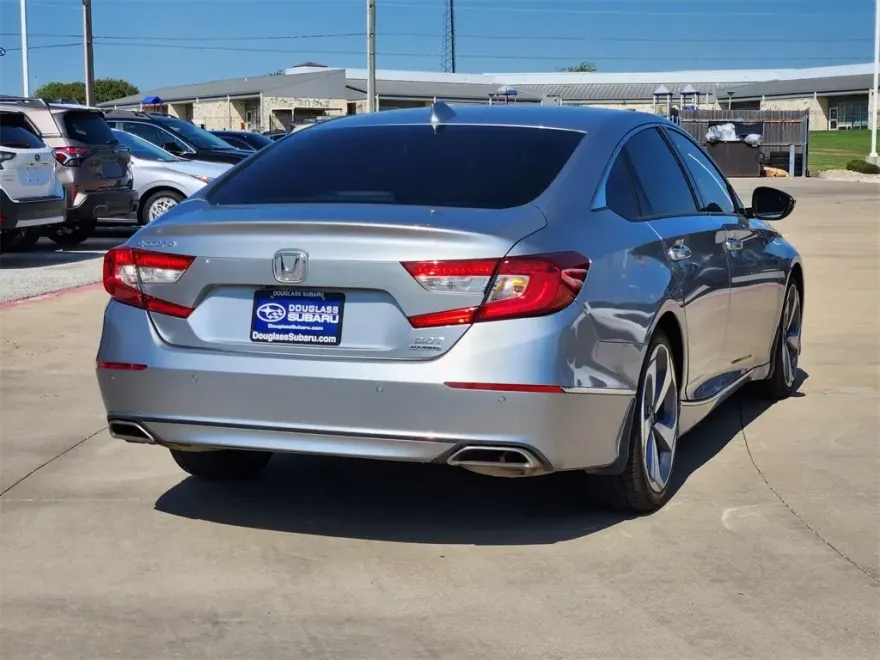 2019 Honda Accord Touring 2.0T photo 1