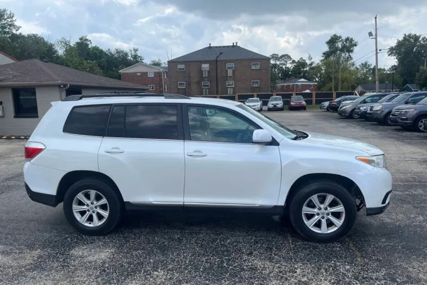 2011 Toyota Highlander Base photo 1