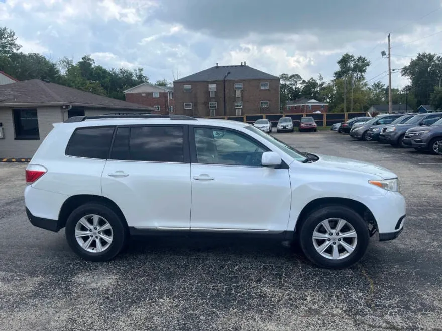 2011 Toyota Highlander Base photo 1
