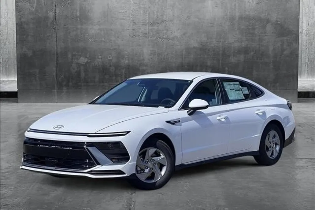 2025 Hyundai Sonata SE photo 1