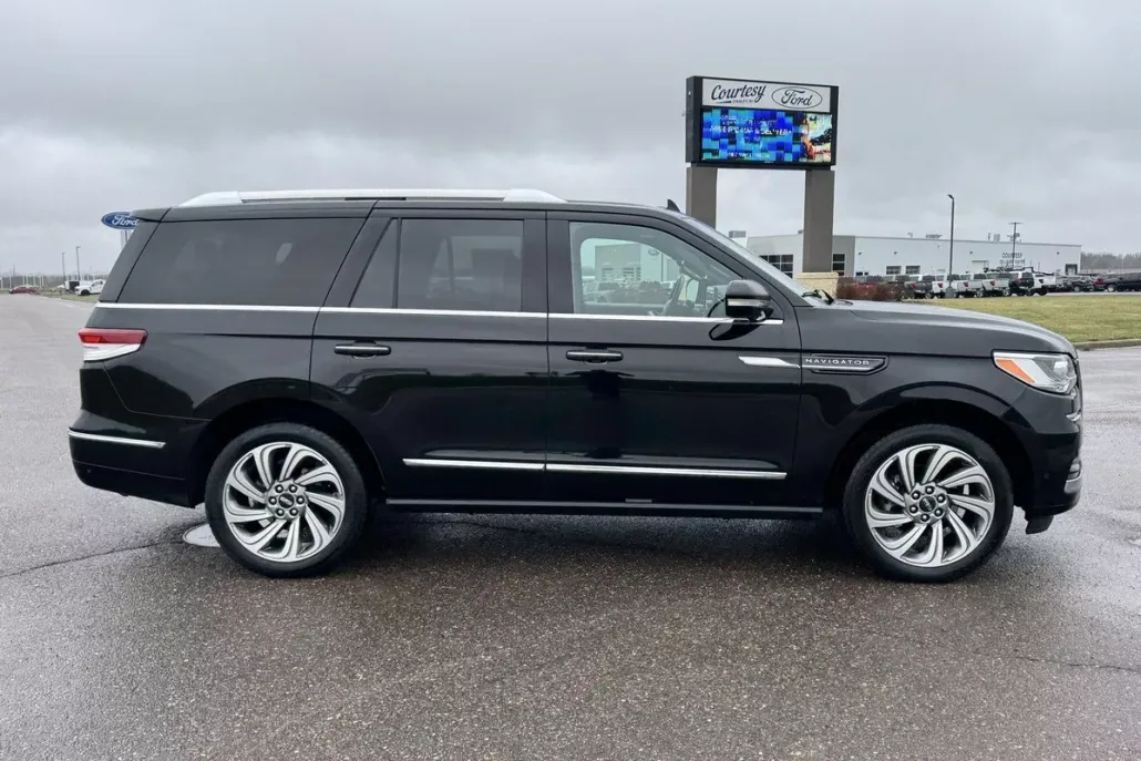 2022 Lincoln Navigator Reserve photo 1