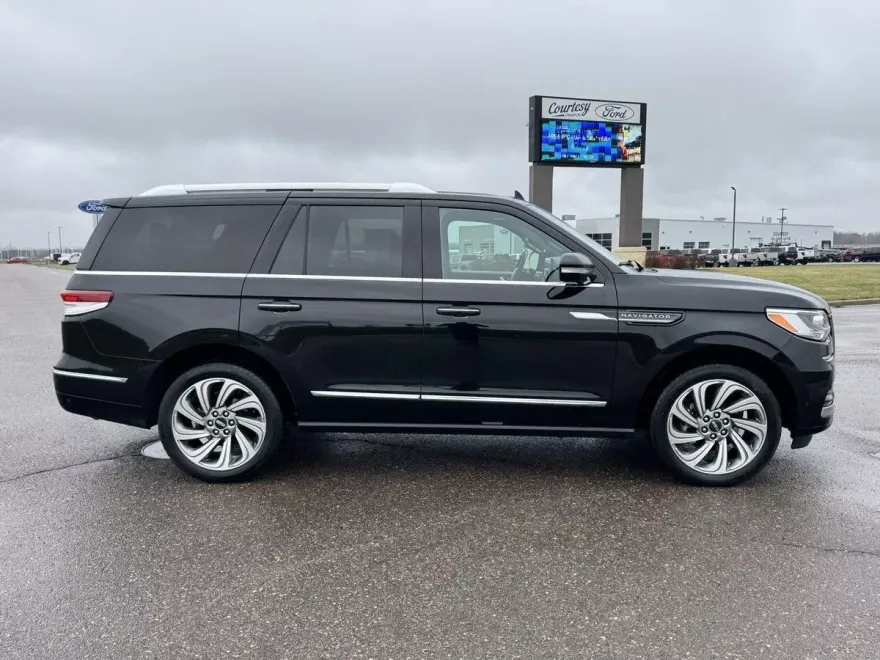 2022 Lincoln Navigator Reserve photo 1
