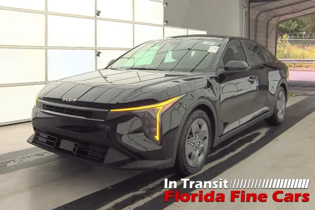 2025 Kia K4 LX photo 1