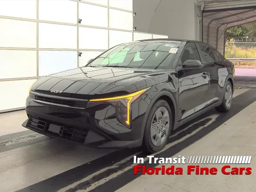 2025 Kia K4 LX photo 1