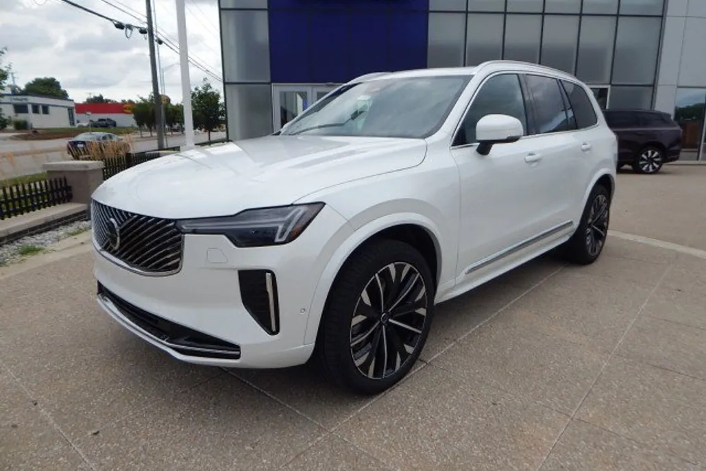 2026 Volvo XC90 Plus photo 1
