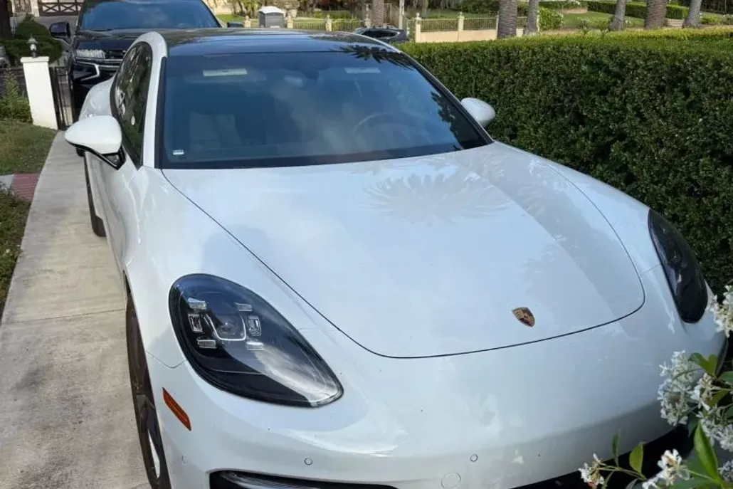 2023 Porsche Panamera Platinum photo 1