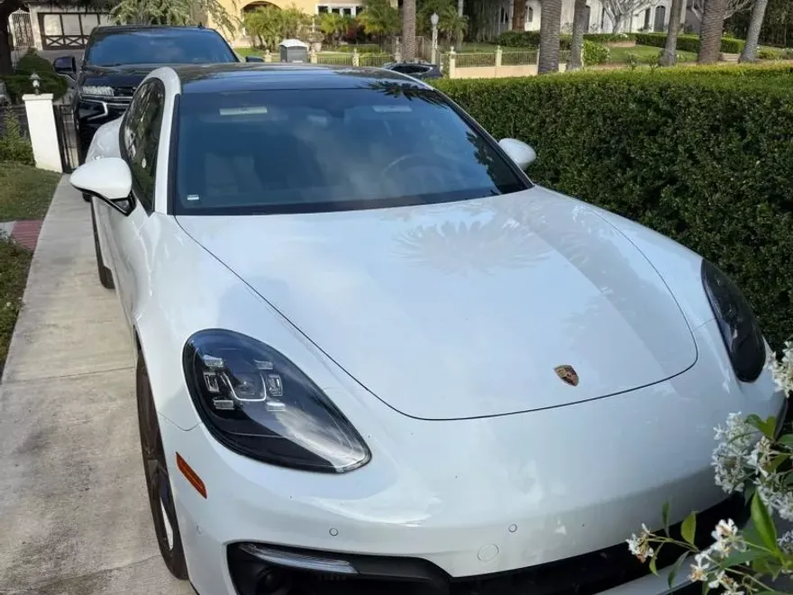 2023 Porsche Panamera Platinum photo 1