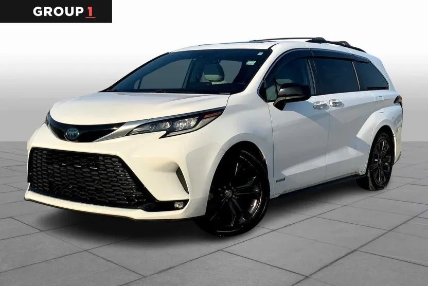 2021 Toyota Sienna XSE photo 1