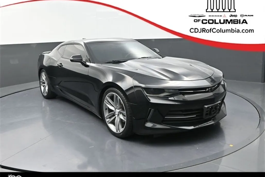 2017 Chevrolet Camaro 1LT photo 1