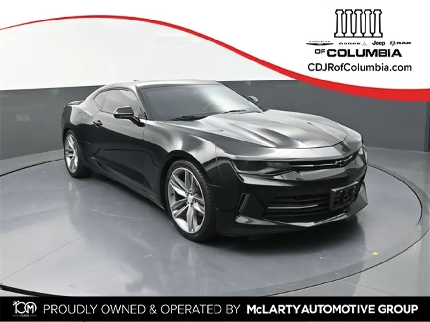 2017 Chevrolet Camaro 1LT photo 1