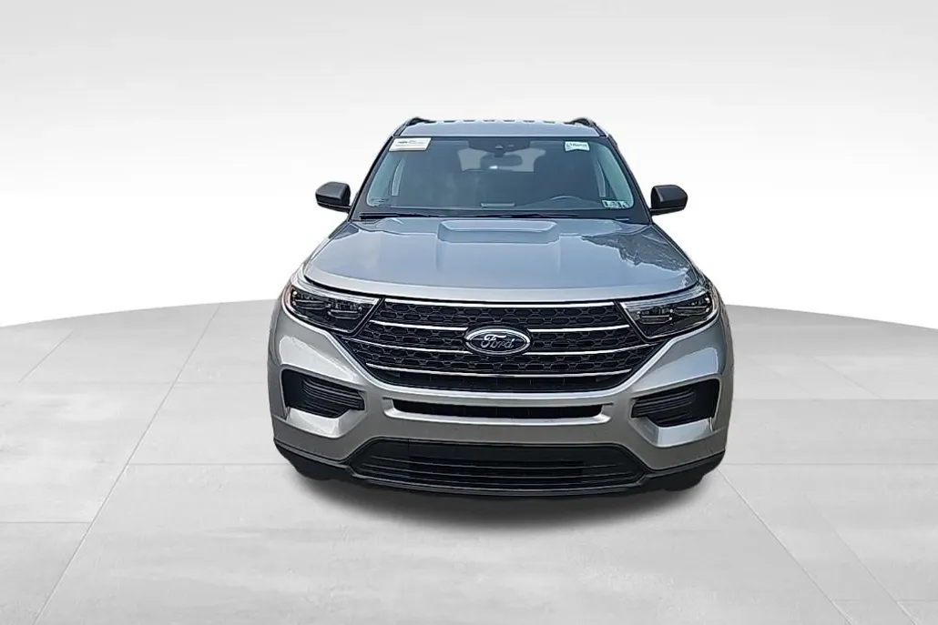 2023 Ford Explorer XLT photo 1