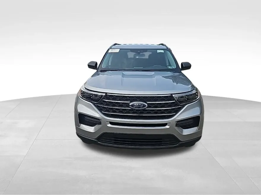 2023 Ford Explorer XLT photo 1