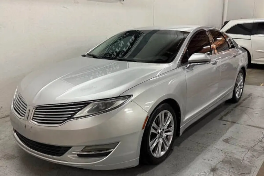 2013 Lincoln MKZ photo 1