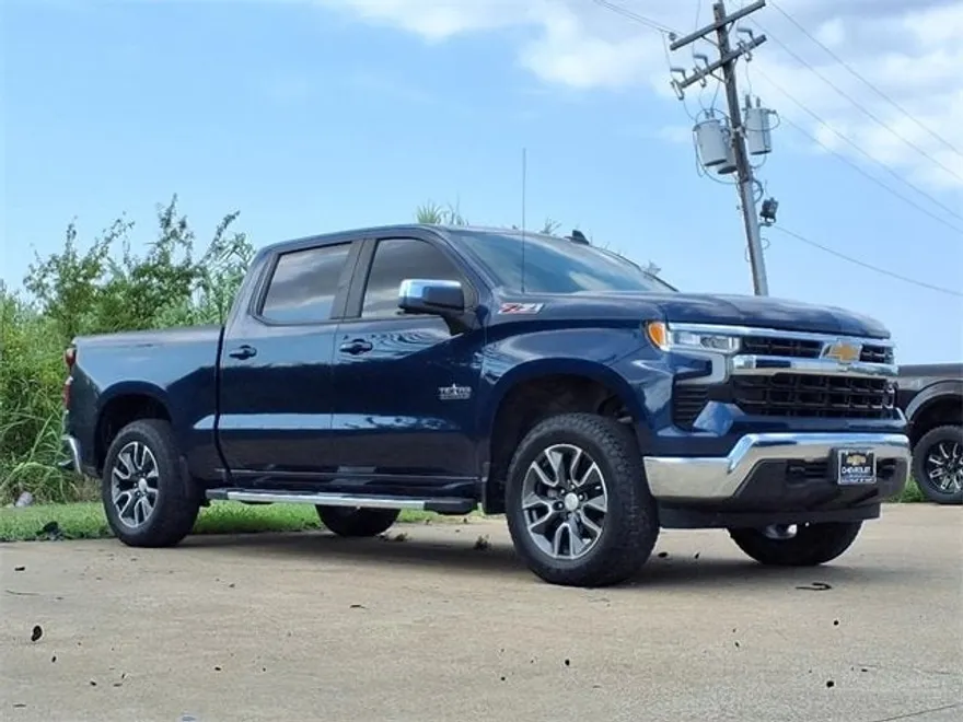 2022 Chevrolet Silverado 1500 LT photo 1
