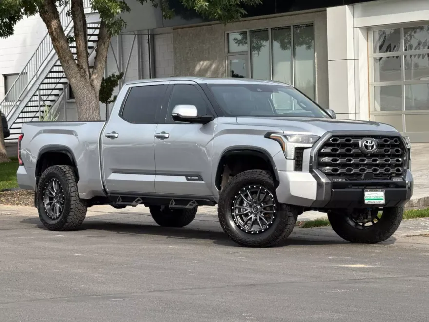 2023 Toyota Tundra Platinum photo 1