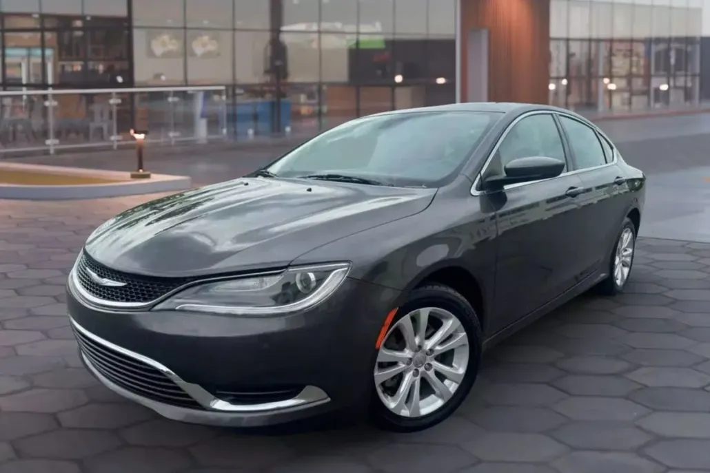 2016 Chrysler 200 Limited photo 1