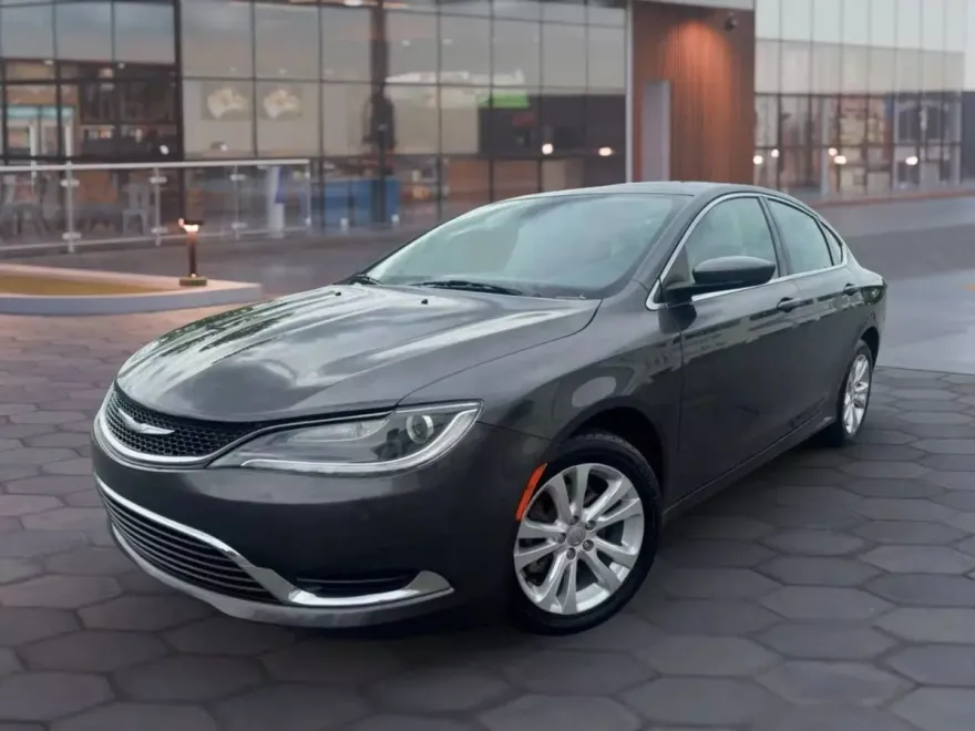 2016 Chrysler 200 Limited photo 1