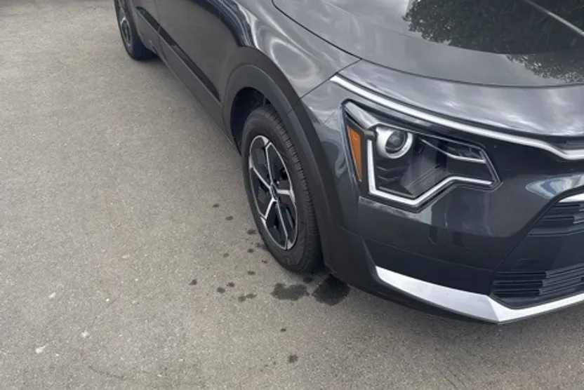 2024 Kia Niro LX photo 1