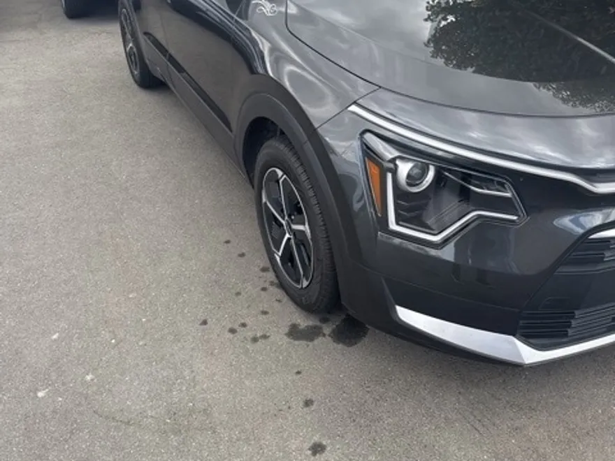 2024 Kia Niro LX photo 1