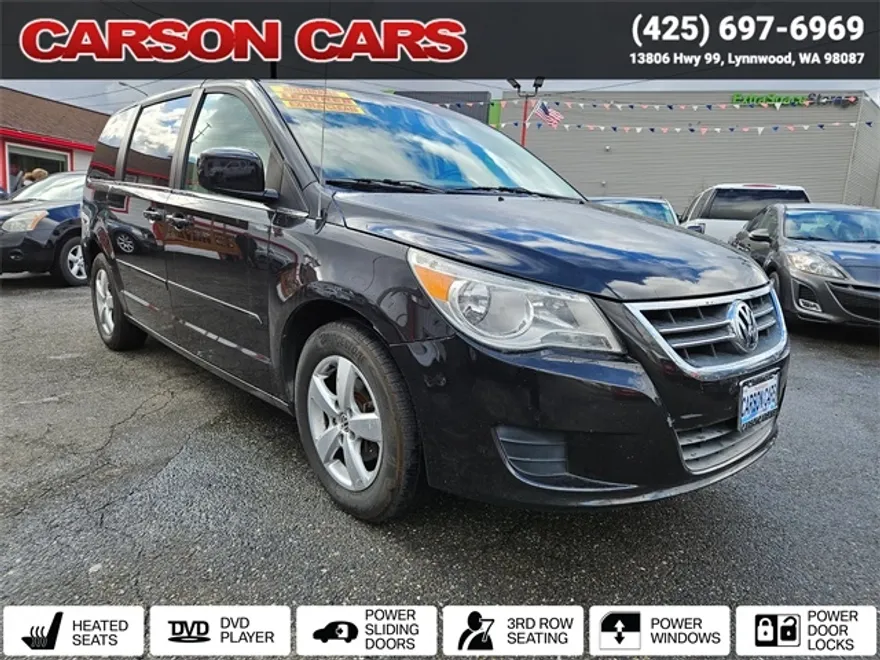 2010 Volkswagen Routan SEL photo 1