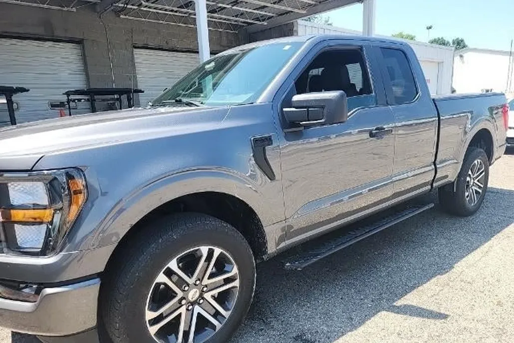 2023 Ford F-150 XL photo 1