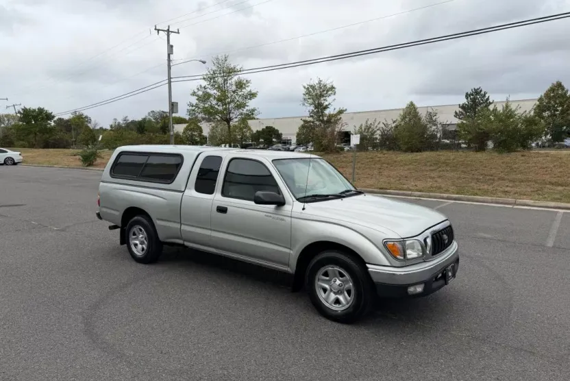 2003 Toyota Tacoma XtraCab photo 1