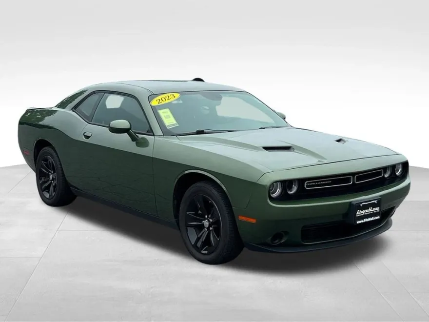 2023 Dodge Challenger SXT photo 1