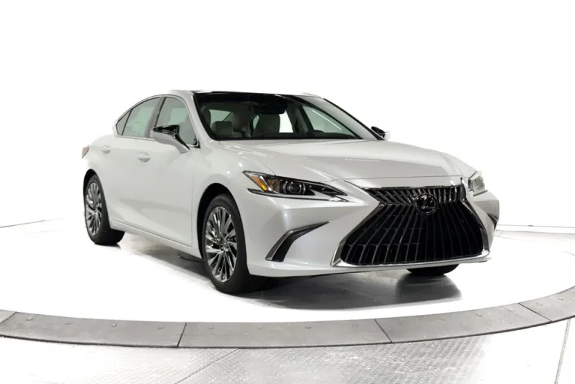 2025 Lexus ES Luxury photo 1