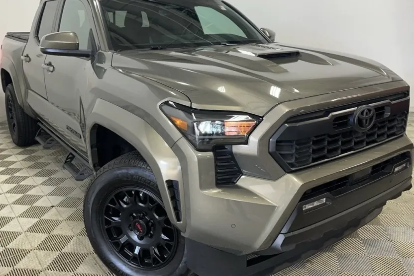 2024 Toyota Tacoma 4x4 SR5 photo 1