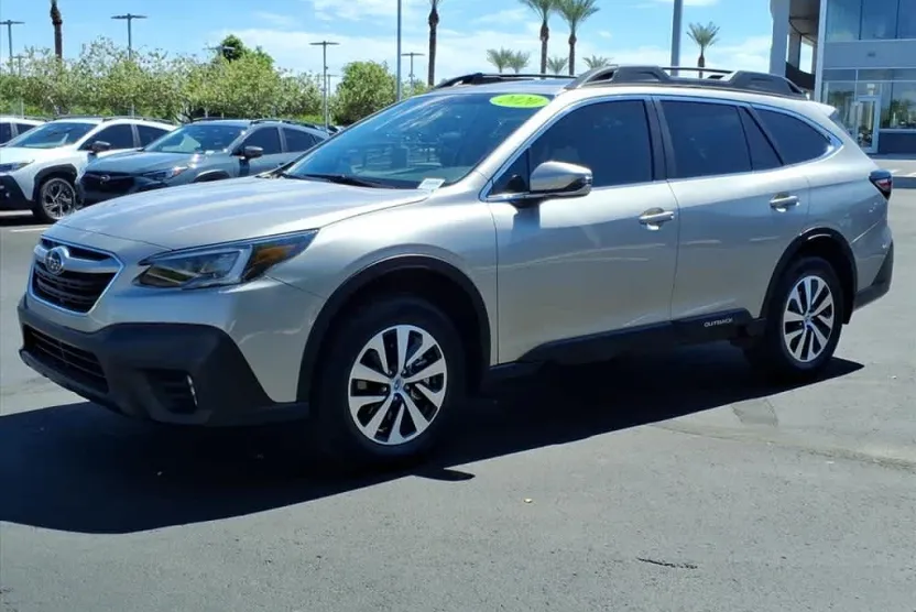 2020 Subaru Outback Premium photo 1