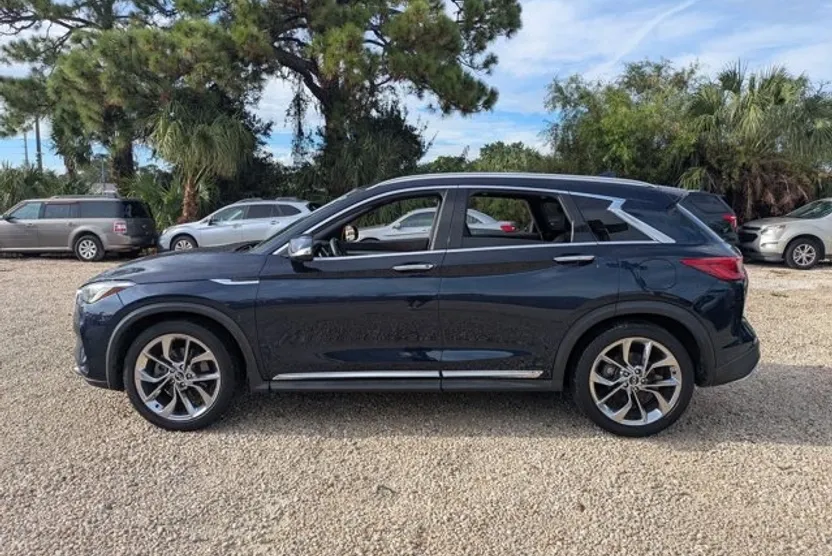 2019 Infiniti QX50 Essential photo 1