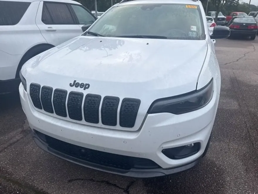 2023 Jeep Cherokee Altitude Lux photo 1