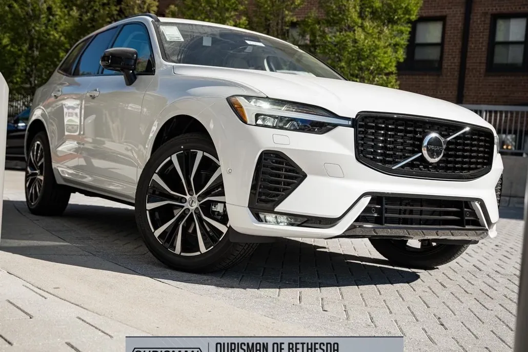 2025 Volvo XC60 B5 Plus photo 1