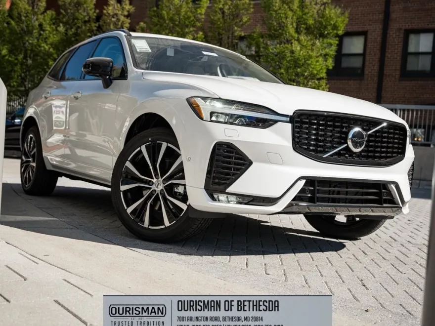 2025 Volvo XC60 B5 Plus photo 1