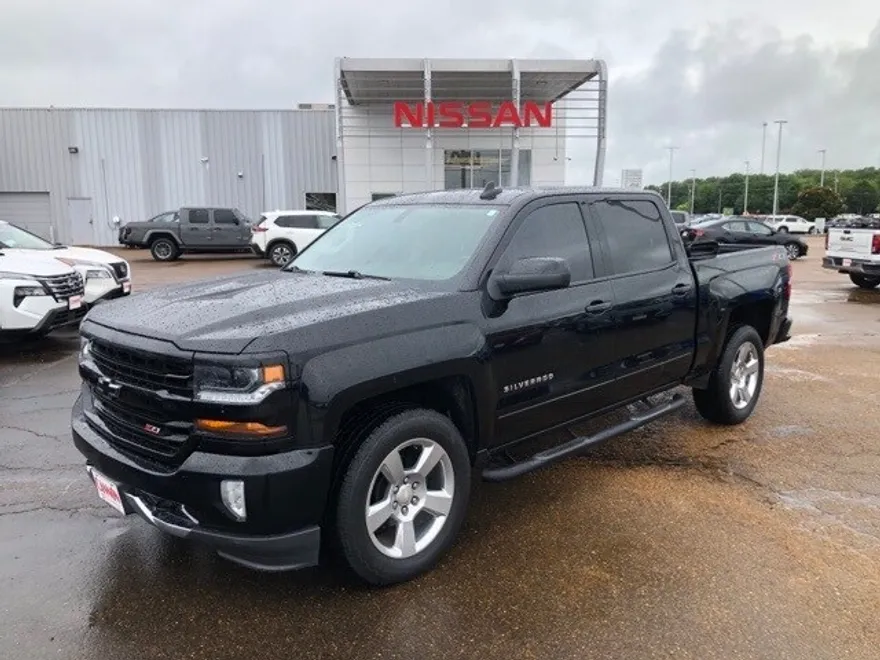 2018 Chevrolet Silverado 1500 LT photo 1