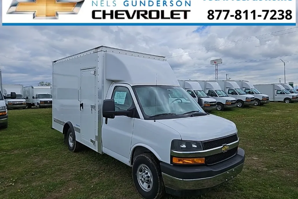 2023 Chevrolet Express Cutaway 3500 photo 1