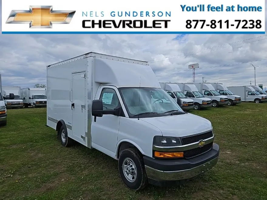 2023 Chevrolet Express Cutaway 3500 photo 1