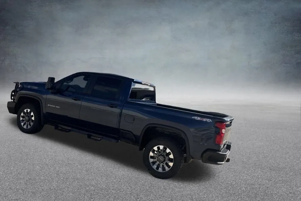 2022 Chevrolet Silverado 2500HD Custom photo 1