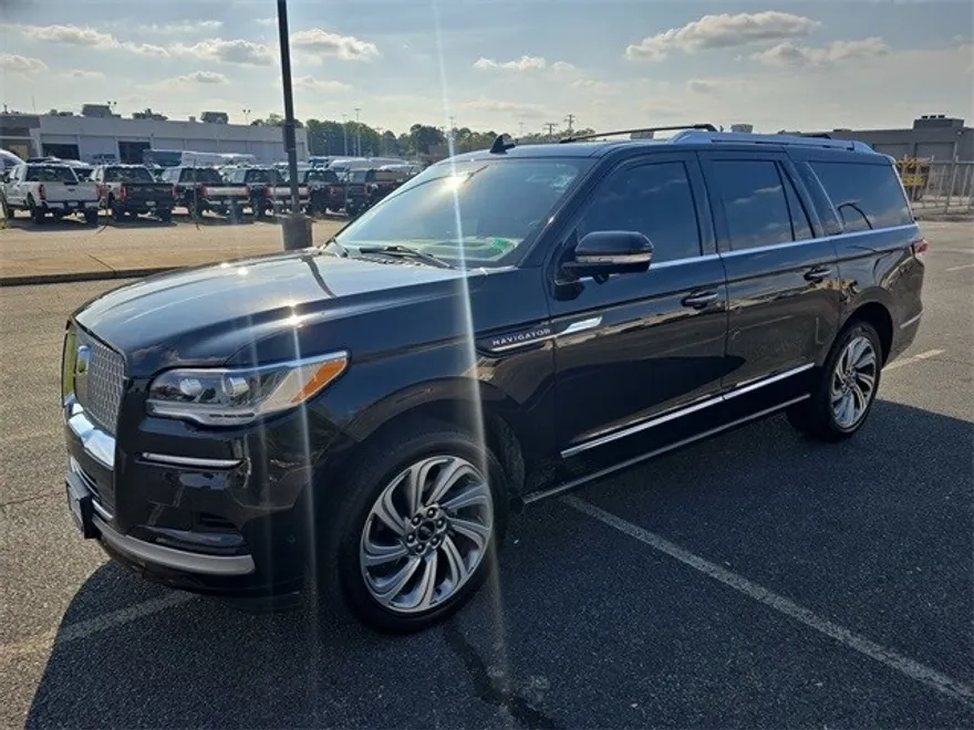 2022 Lincoln Navigator L Reserve photo 1