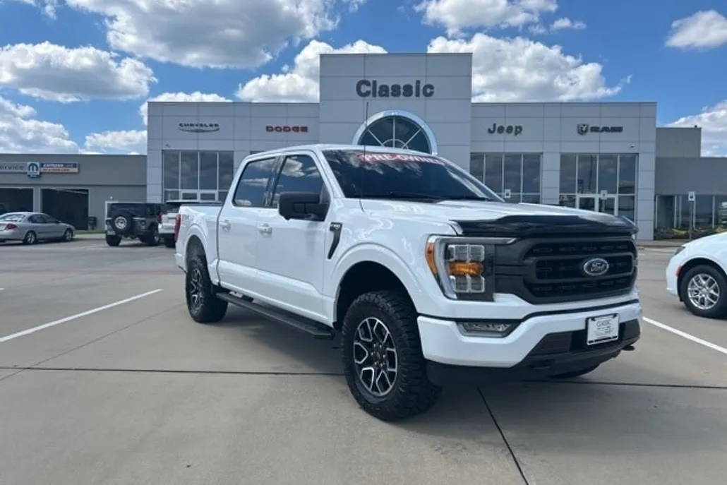 2023 Ford F-150 XLT photo 1
