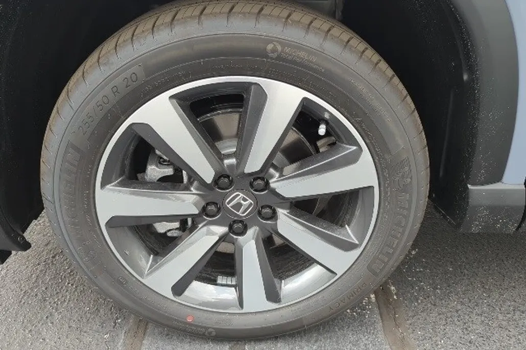 2025 Honda Pilot Touring photo 1