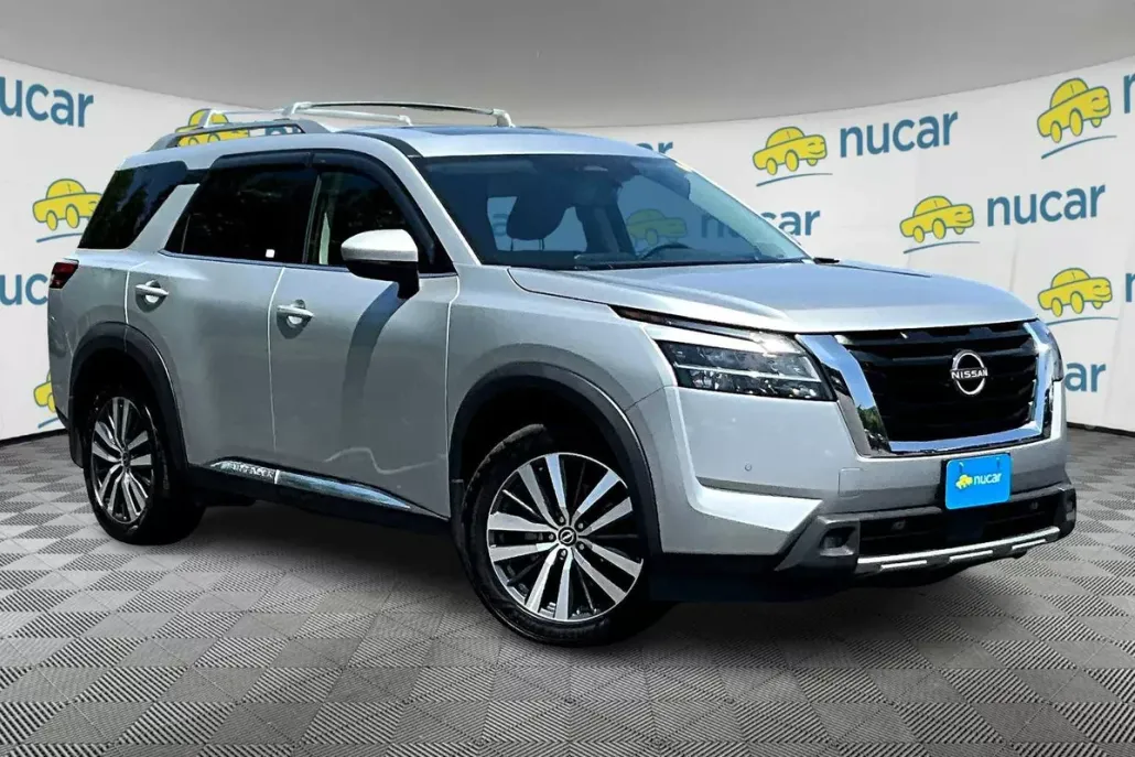 2022 Nissan Pathfinder Platinum photo 1