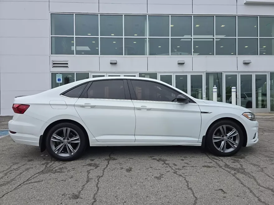2021 Volkswagen Jetta SE R-Line photo 1