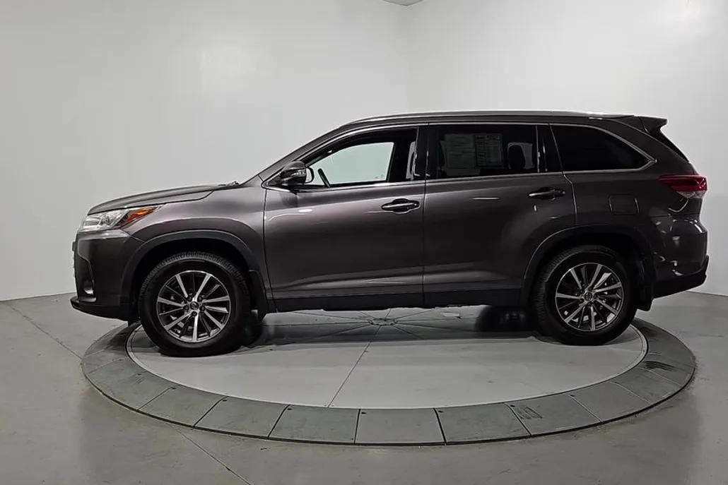 2019 Toyota Highlander XLE photo 1